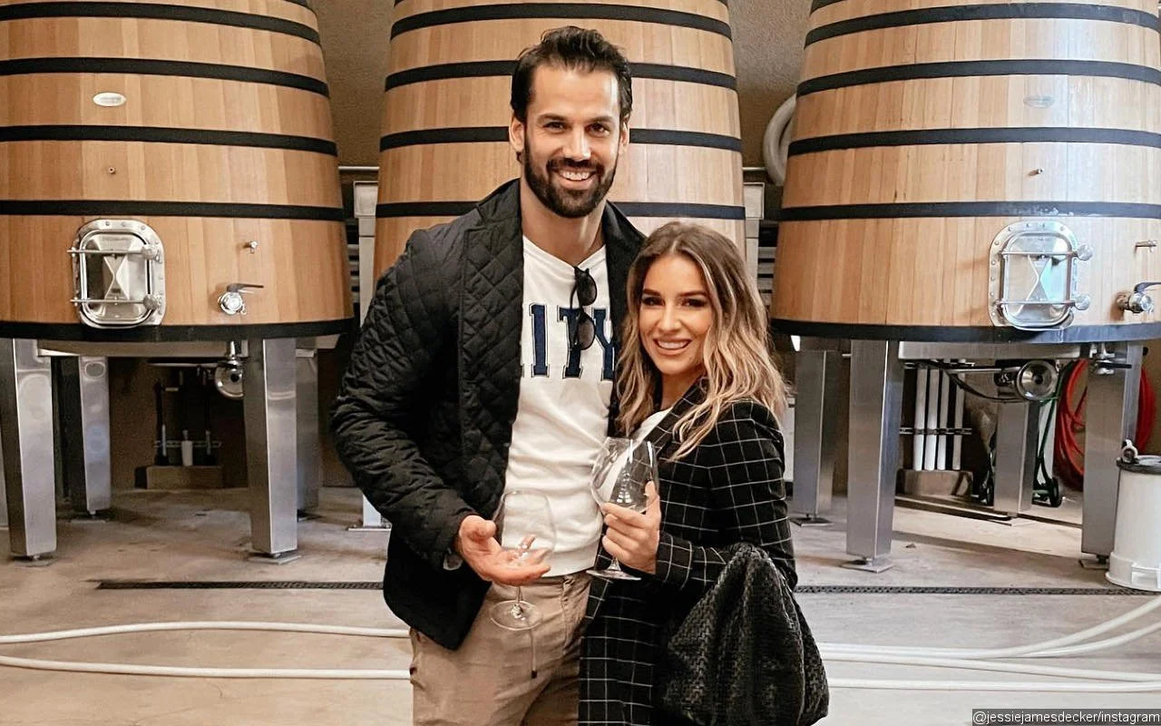 Jessie James Debuts Baby Bump in New Clip as She's Expecting Fourth Child With Husband Eric Decker