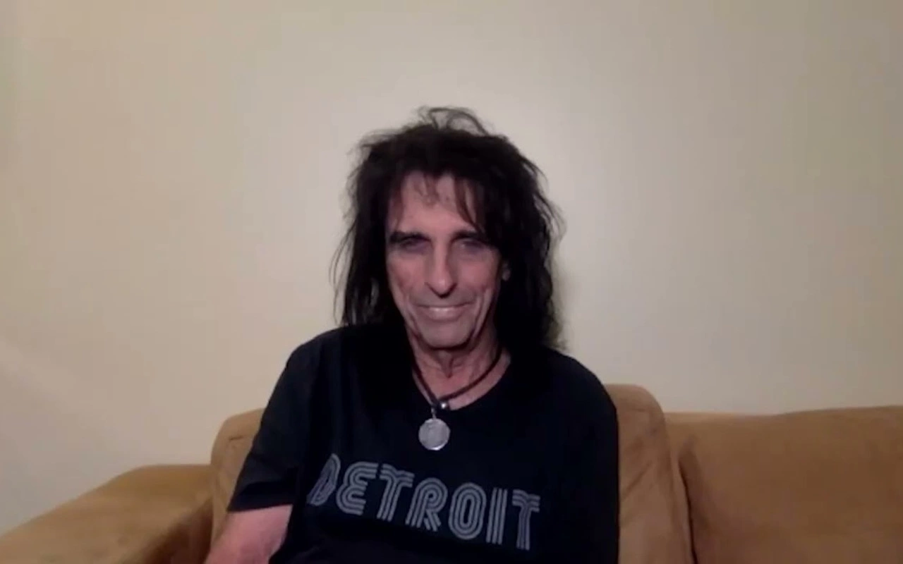 Alice Cooper Dumped by Cosmetics Company Following His Anti-Trans Comments