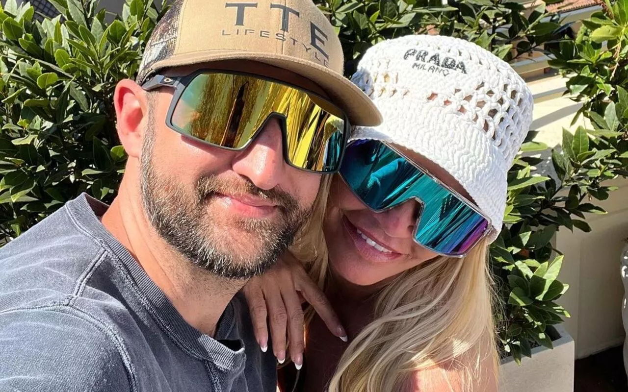 Kristin Chenoweth Marries Josh Bryant at Pink Ceremony in Texas - See Their Wedding Pics!