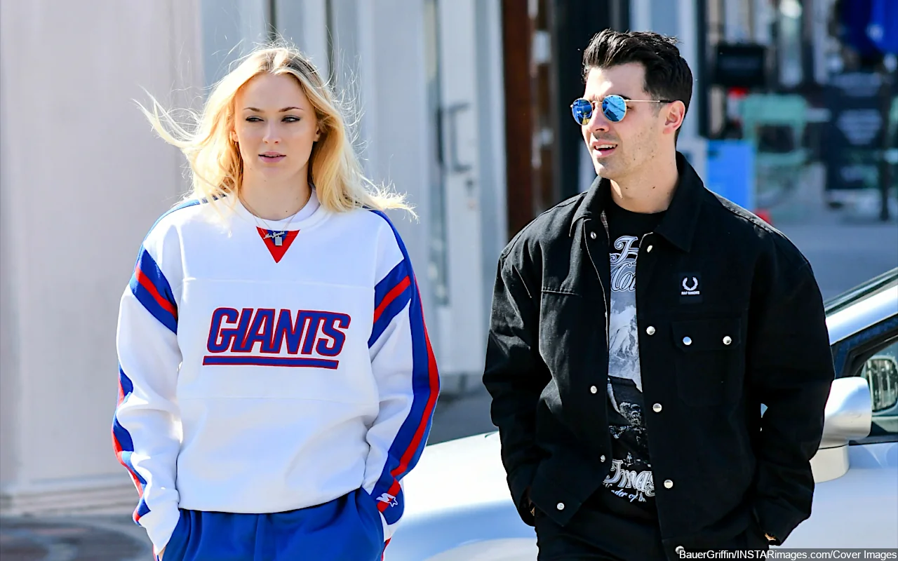 Joe Jonas Bursts Into Tears on Stage While His Parents Watch After Sophie Turner Split