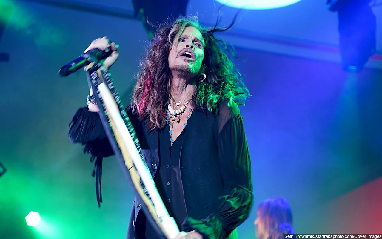 Steven Tyler 'Bleeding' From Vocal Cord Injury, Forced to Postpone Aerosmith Farewell Tour Shows