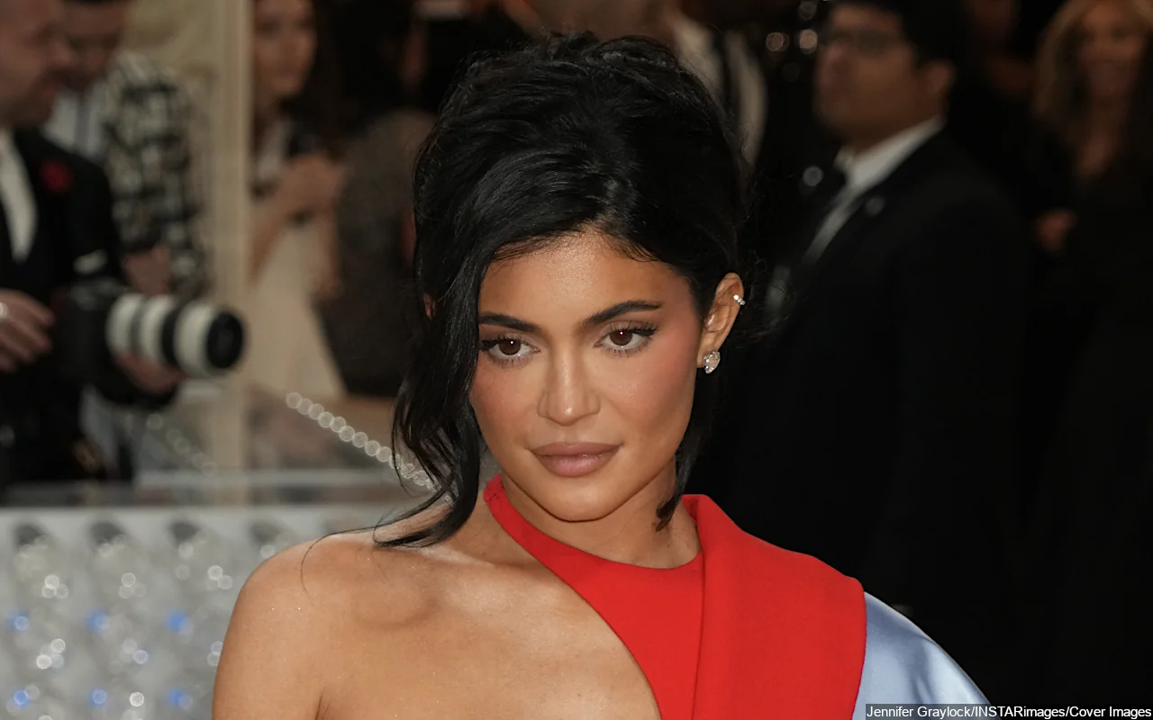 Kylie Jenner Sparks Downgrade Surgery Speculations With Thinner Look