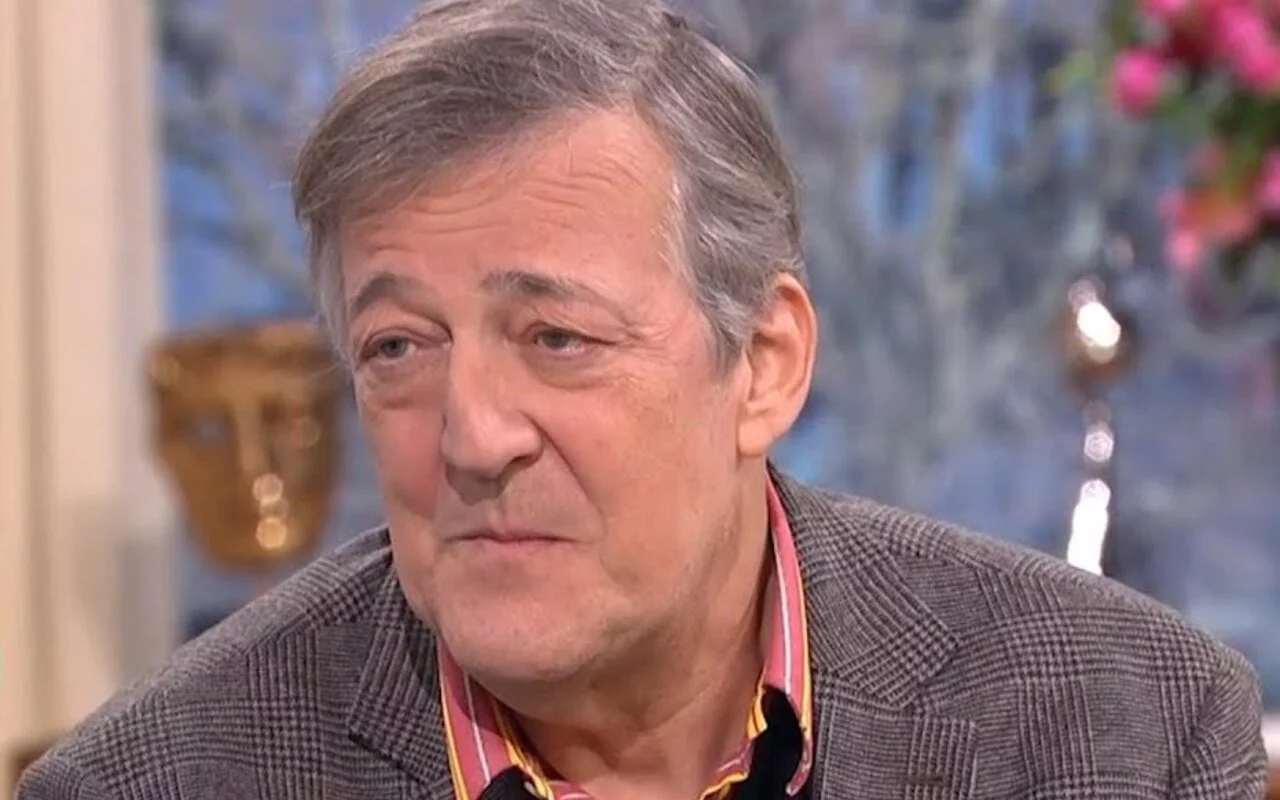 Stephen Fry Insists Candy Cigarettes Were to Blame for His Addictions