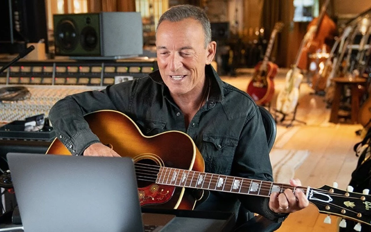 Bruce Springsteen Will Come Back 'Stronger' After Battling Peptic Ulcer Disease