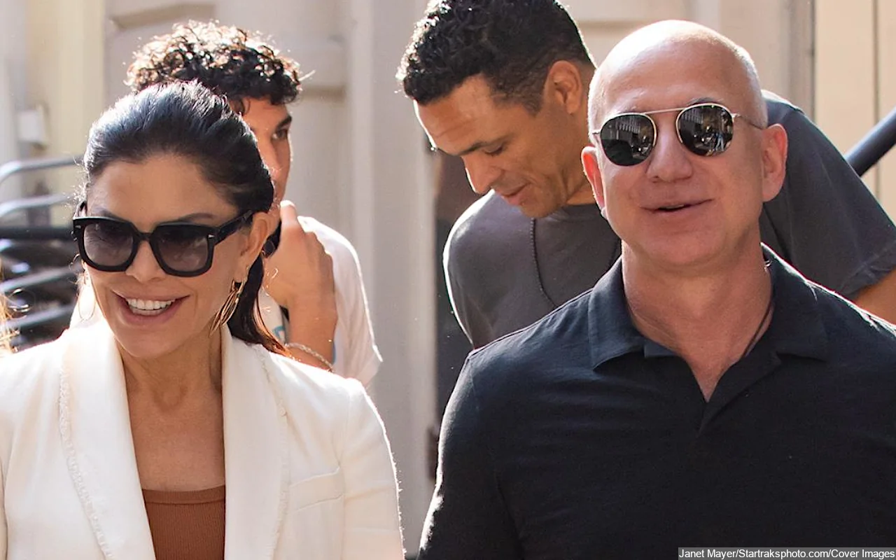Jeff Bezos and Lauren Sanchez Blasted for 'Cosplaying as Working Class People' in Vogue Photoshoot