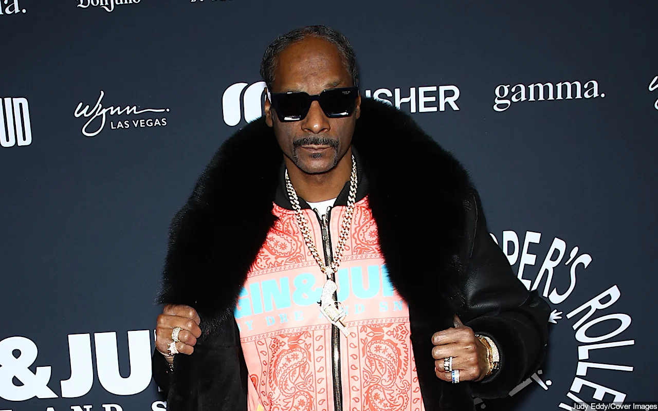 Snoop Dogg Defended After Accused of Smoking Weed Around His Grandkids