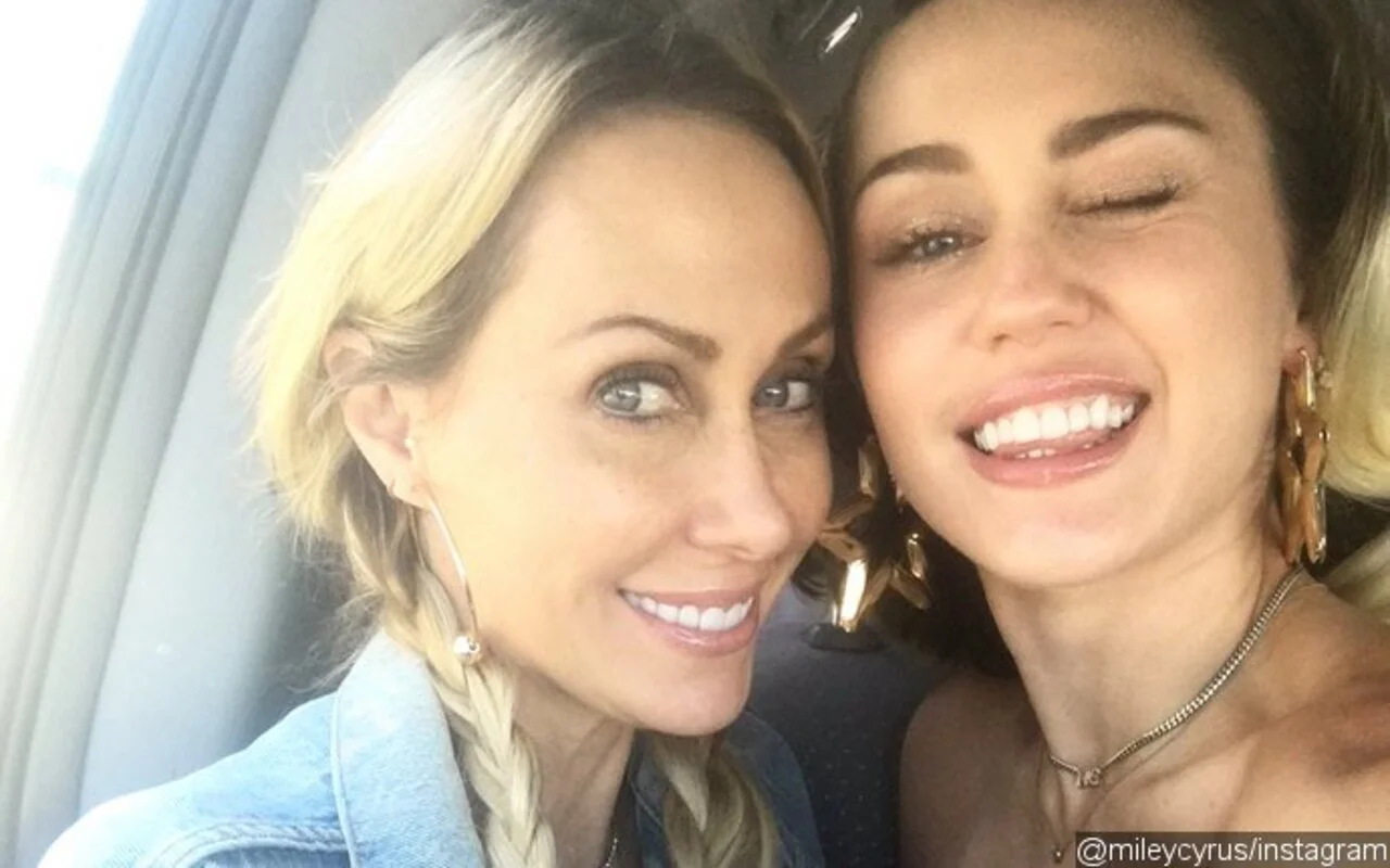 Miley's Mom Praises Her for Scolding Grammy Crowd for Lack of Enthusiasm During Her Performance