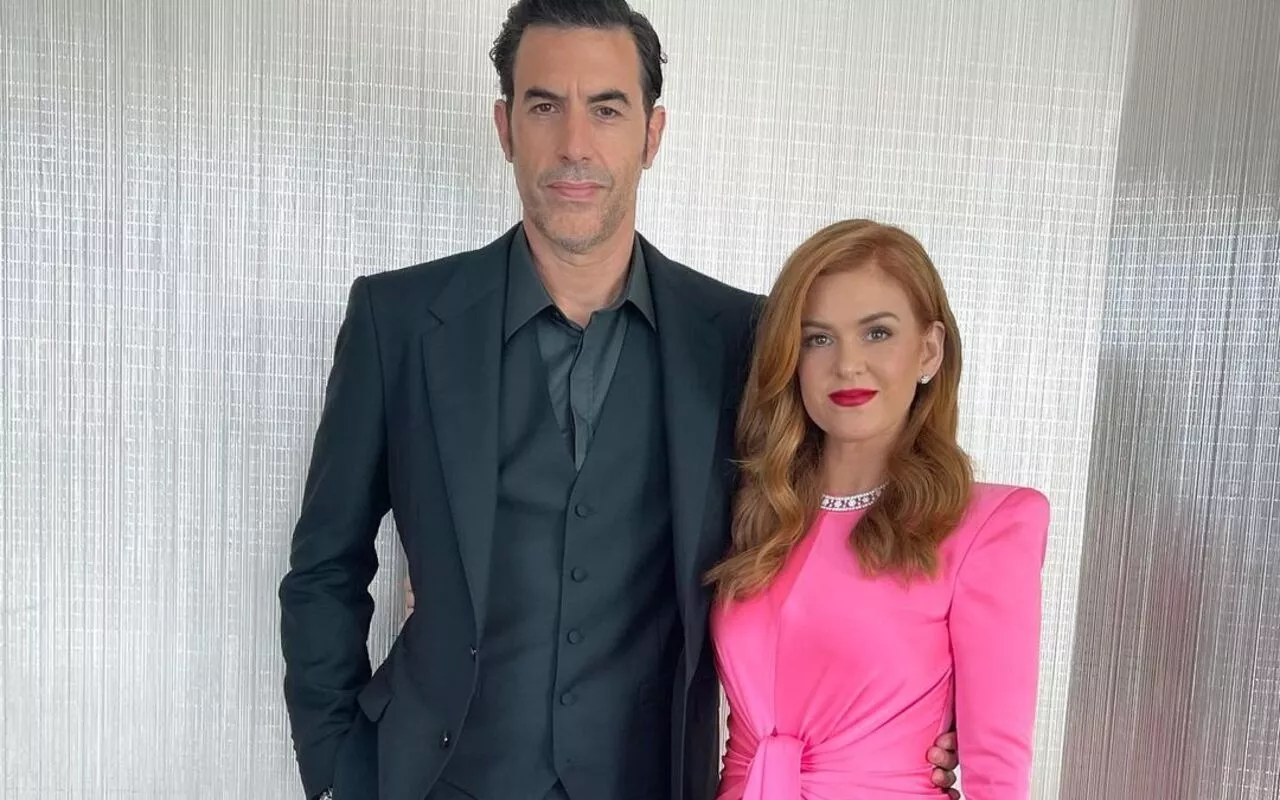 Isla Fisher Steps Out Without Wedding Ring Following Split From Sacha Baron Cohen 