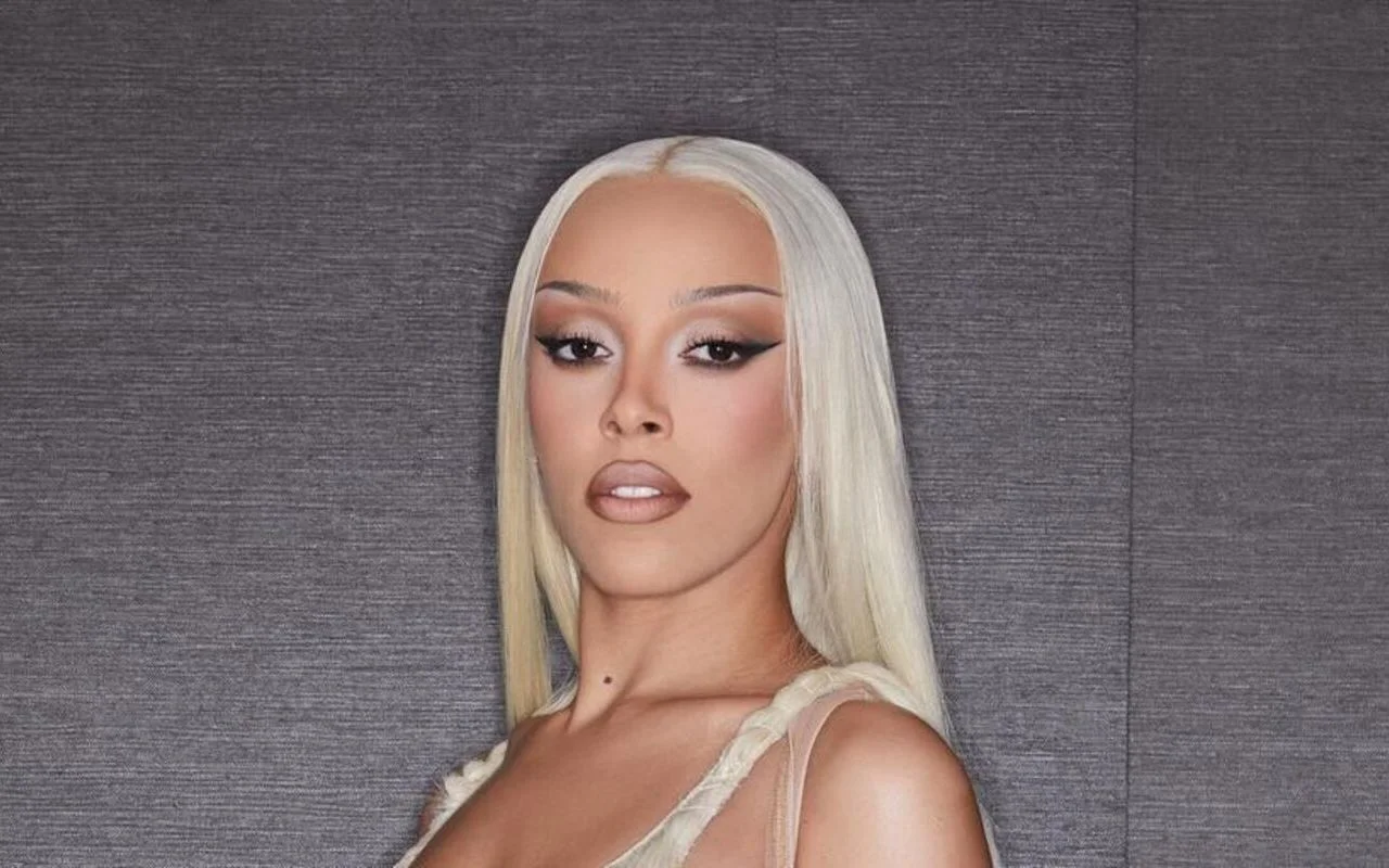 Doja Cat Calls Out Fans in Expletive-Laden Message for Bringing Their Kids to Her Racy Show 