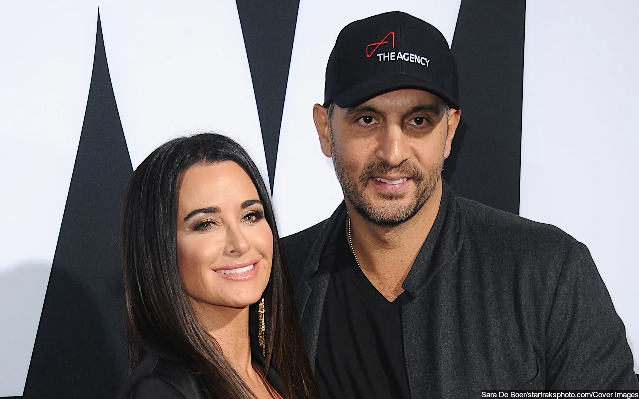 Kyle Richards and Mauricio Umansky Adjust to a New Normal One Year After Separation