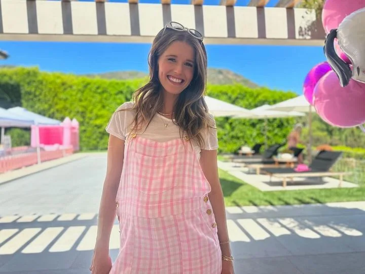 Katherine Achwarzenegger debuts baby bump