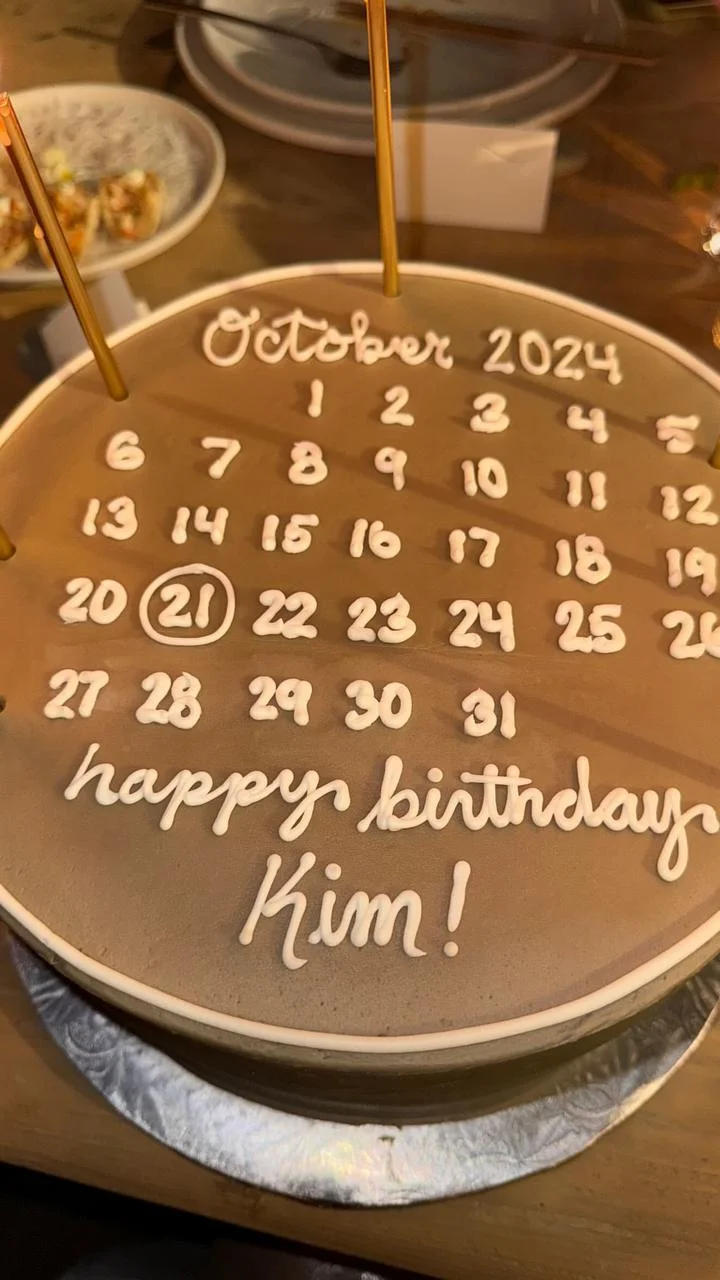 Kim Kardashian shows off her birthday cake