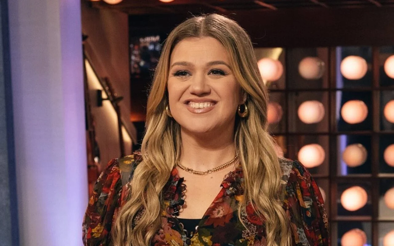 Kelly Clarkson Stirs Concerns After Going M.I.A. for a Week From Daytime Talk Show
