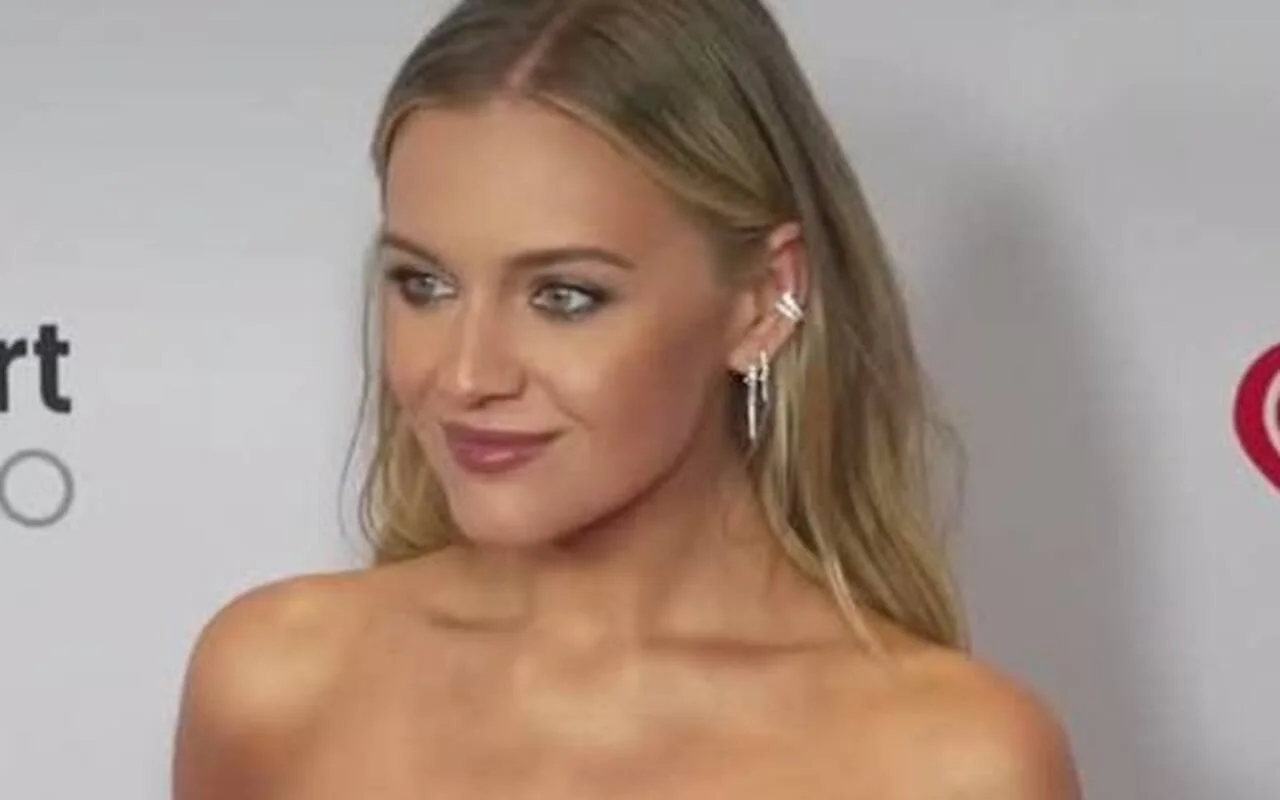 Kelsea Ballerini Bares Abs at iHeartRadio Music Awards 2025 After Denying Pregnancy Rumor
