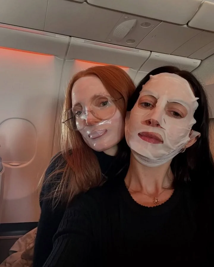 Anna Hathaway and Jessica Chastain on a plane
