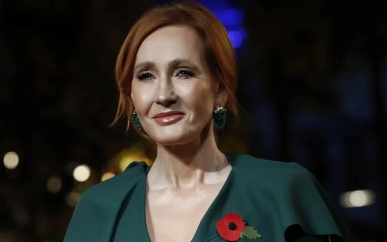 J.K. Rowling Seemingly Disses 'Harry Potter' Main Cast in Latest Tweet
