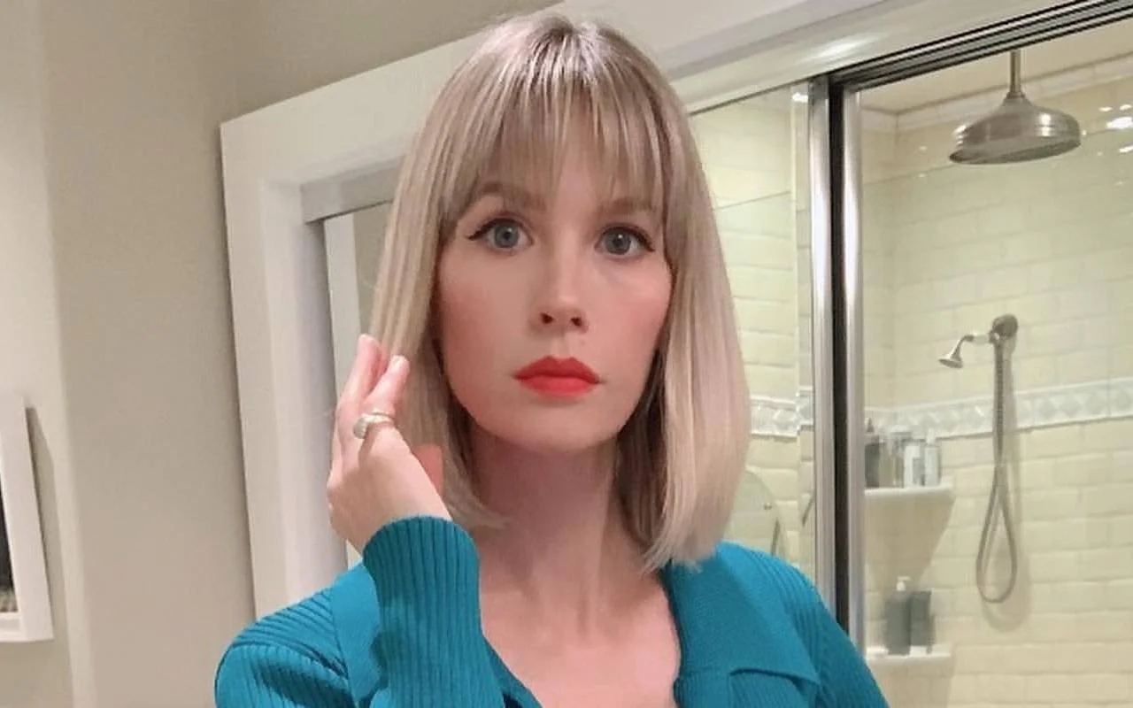 January Jones Blasts United Airlines After Stranded at Airport Due to 16-Hour Flight Delay