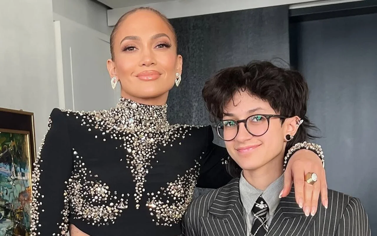 Jennifer Lopez Snapped at Photographer for Shoving Camera at Her Child's Face on Red Carpet