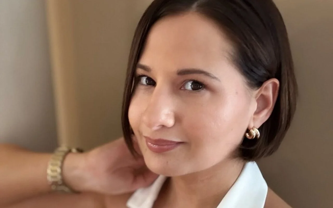 Gypsy Rose Blanchard Flaunts Slim Body, Chops Off Hair After '25lbs Weight Loss'