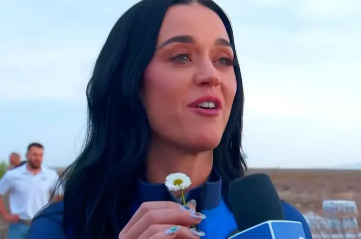Katy Perry brings daisy on her space trip