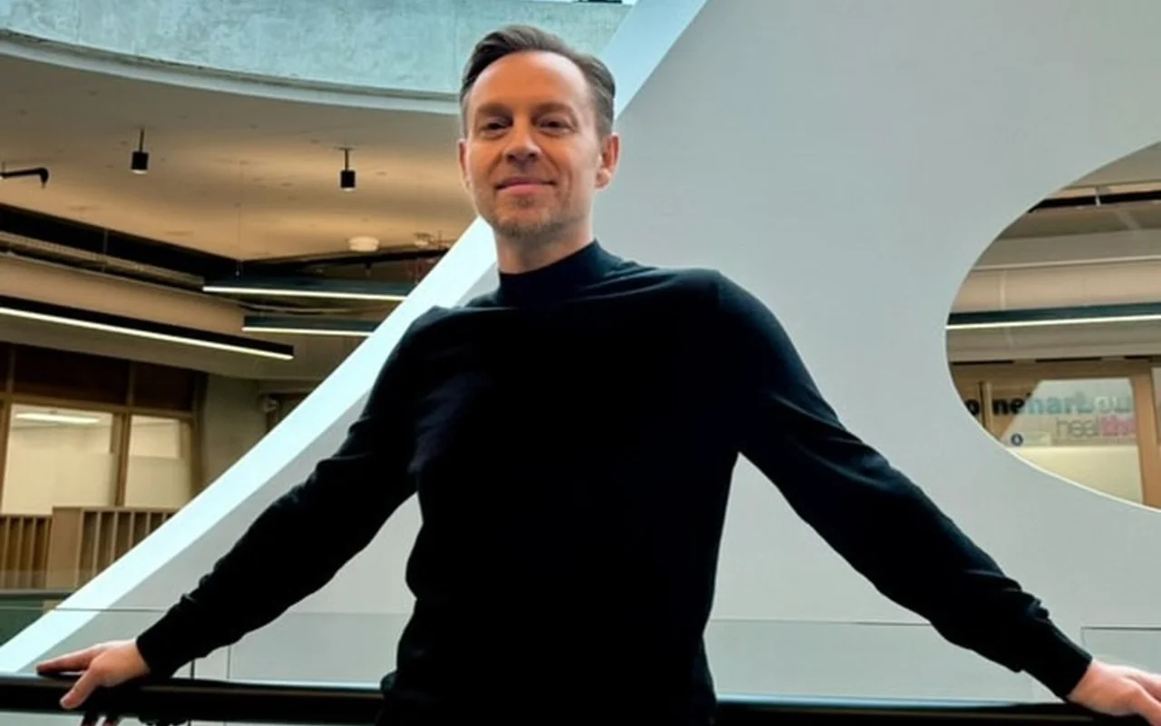 Savage Garden's Darren Hayes Shattered His Jaw and Teeth in Near-Fatal Accident