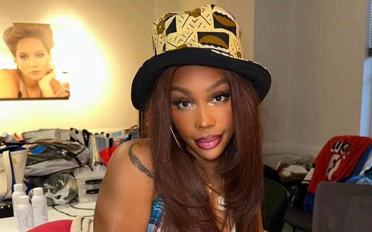 SZA Nearly Dropped by Shaky Dancer During Tour Kick-Off With Kendrick Lamar