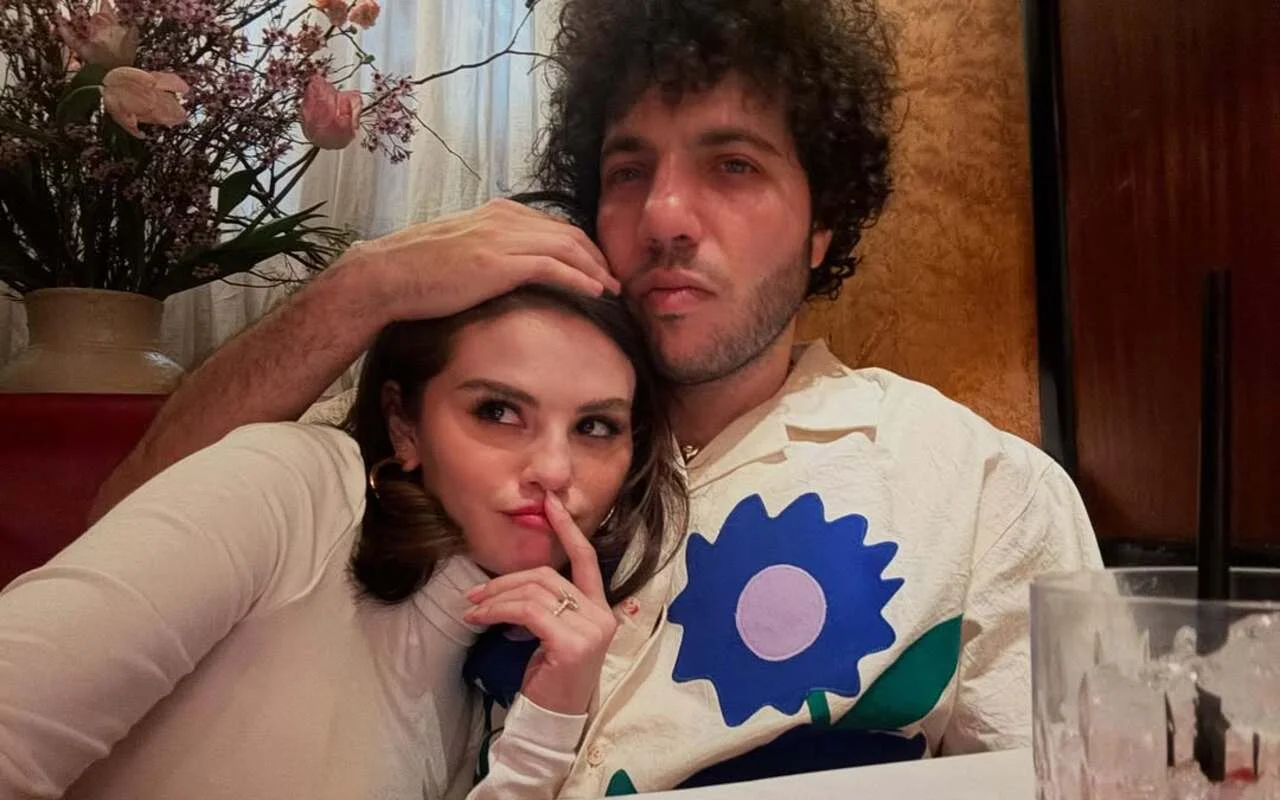 Selena Gomez and Benny Blanco Have Karaoke Night at Passover Party