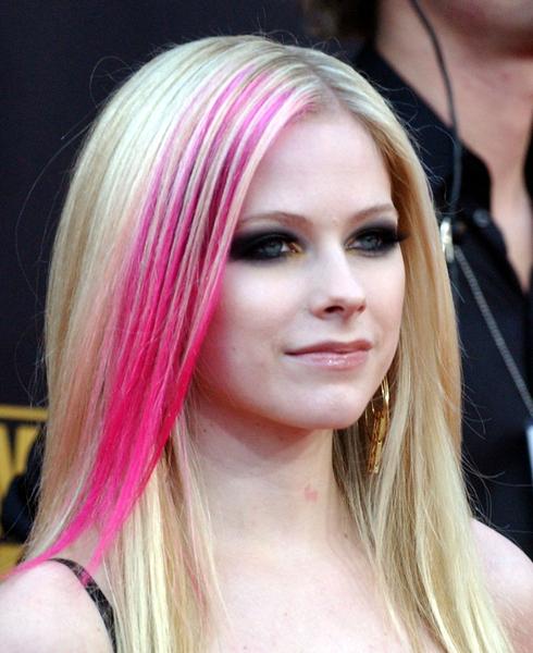 Avril Lavigne<br>2007 American Music Awards - Red Carpet