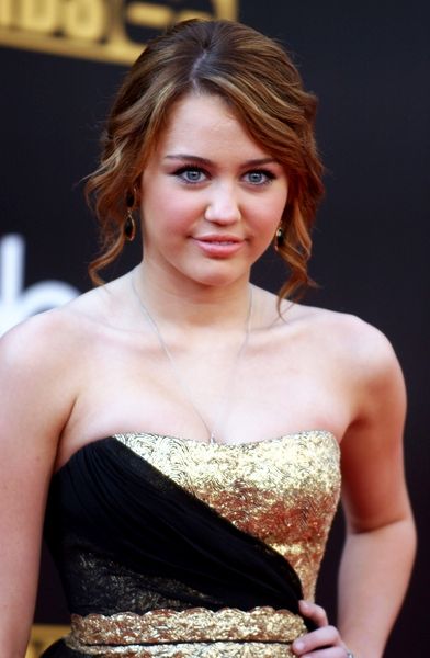 Miley Cyrus<br>2008 American Music Awards - Arrivals