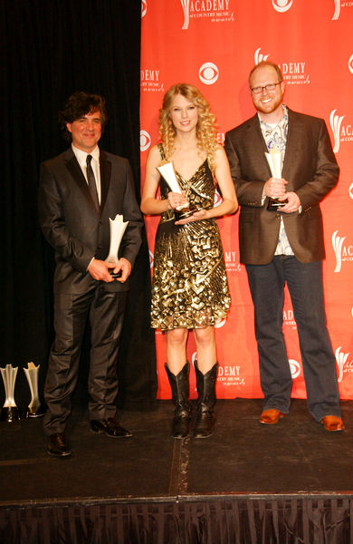 Scott Borchetta, Taylor Swift, Nathan Chapman<br>44th Annual Academy Of Country Music Awards - Press Room