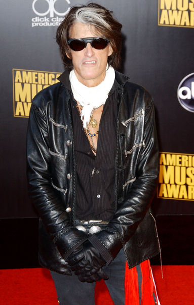 Joe Perry<br>2009 American Music Awards - Arrivals