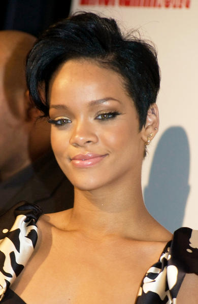 Rihanna<br>Entertainment Weekly's Toast to Antonio 