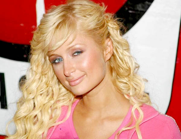 Paris Hilton<br>Paris Hilton Signs Confessions of an Heiress NY