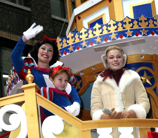 LeAnn Rimes<br>2005 Macy's Thanksgiving Day Parade