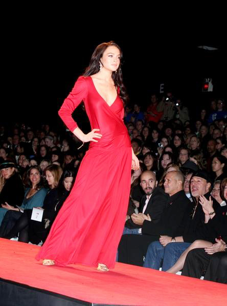 Lindsay Lohan<br>Olympus Fashion Week Fall 2006 - Heart Truth Red Dress Collection Show