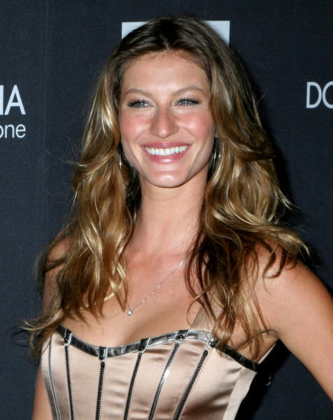 Gisele Bundchen<br>Dolce and Gabbana Launches The One Fragrance at SAKS Fifth Avenue