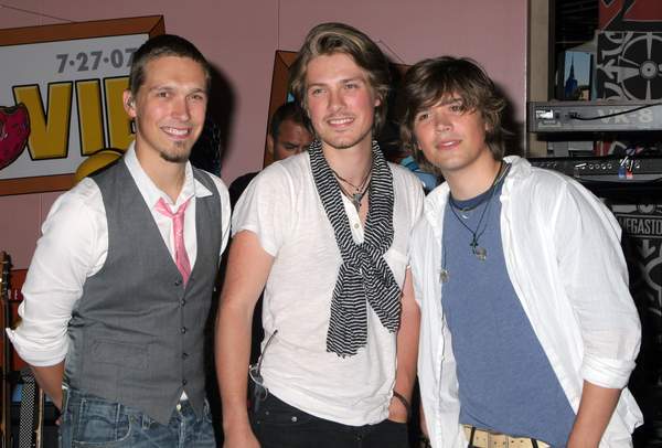 Hanson<br>Hanson Autograph Signing To Promote Their New CD - The Walk