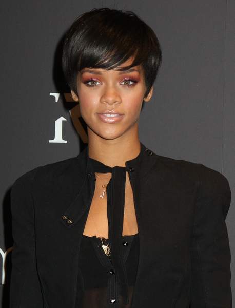 Rihanna<br>Rihanna Launches Umbrella Line From Totes at Macy's in New York City