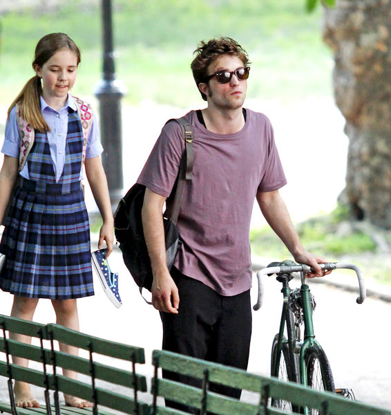 Robert Pattinson<br>Robert Pattinson Filming 