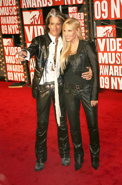 Joe Perry, Billie Perry<br>2009 MTV Video Music Awards - Arrivals