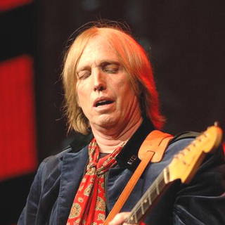 Tom Petty in Tom Petty Performs Live at the Tweeter Center Chicago 2005