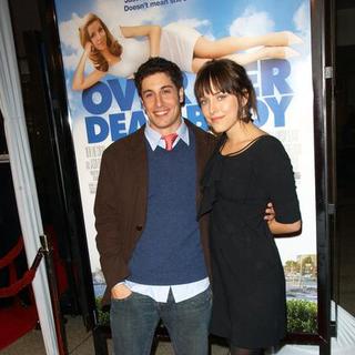 Jason Biggs, Jenny Mollen in "Over Her Dead Body" Los Angeles Premiere - Arrivals
