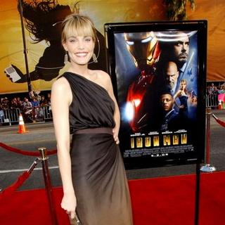 Leslie Bibb in "Iron Man" Los Angeles Premiere - Arrivals