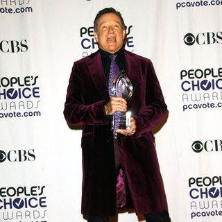 Robin Williams in 35th Annual People's Choice Awards - Press Room