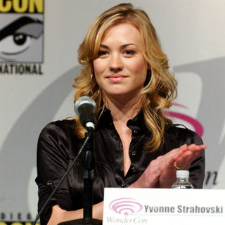Yvonne Strahovski; in Wonder Con - Day 3