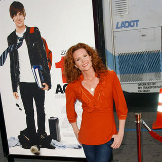 Robyn Lively in "17 Again" Los Angeles Premiere - Arrivals