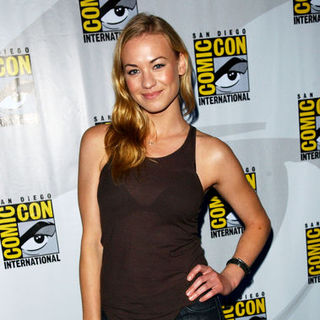 Yvonne Strahovski; in 2009 Comic Con International - Day 3