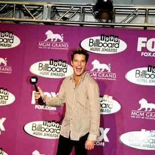 Ricky Martin in 1999 Billboard Music Awards