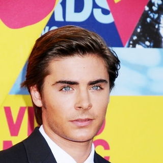 Zac Efron in 2008 MTV Video Music Awards - Arrivals