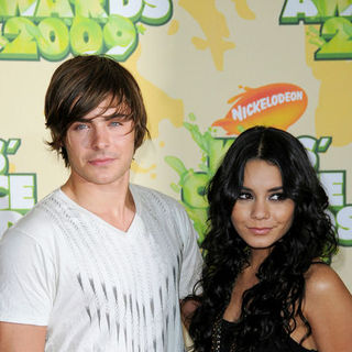 Zac Efron, Vanessa Hudgens in Nickelodeon's 2009 Kids' Choice Awards - Arrivals